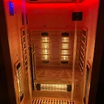 - Sauna, Balkon, Netflix, Parkplatz *