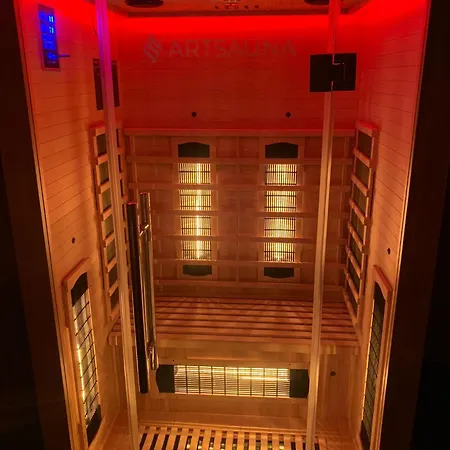 - Sauna, Balkon, Netflix, Parkplatz *